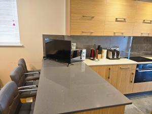 Chandos - 4 Bedroom House - 20 Mins to Centre