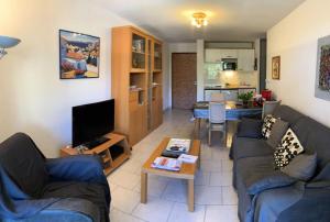 Résidence Olivier - APPARTEMENT FRONT DE MER DANS DOMAINE AVEC PISCINE MAE-8764