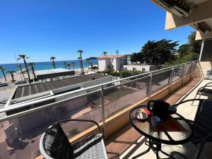 Résidence Athenee - Bel appartement 3 pièces dans résidence à Six-Fours-les-Plages MAE-0704