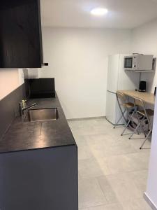 Résidence Mistral - Appartement 6 couchages à 100m de la mer à Six Fours Les Plages MAE-8864