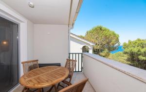 3 Bedroom Gorgeous Apartment In Kukljica