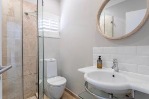 Seabreeze Retreat, Santorini, Ballito