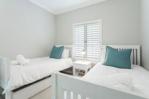 Seabreeze Retreat, Santorini, Ballito