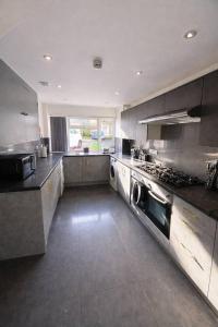 Modern Private Room | Central RG1 | Shared Home 4