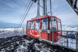 Résidence Saint Bernard - Appartement de charme pour 6 personnes, dans une résidence skis aux pieds avec accès piscine et parking privé dans le village du MAE-8971