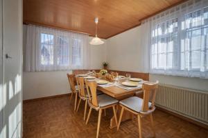 Cozy traditional Chalet, Stunning Mountain Views