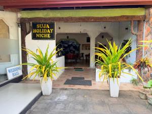 Suja Holiday Niche