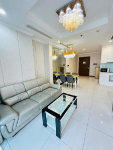 Royal Crown Vinhomes Landmark Signature Residence