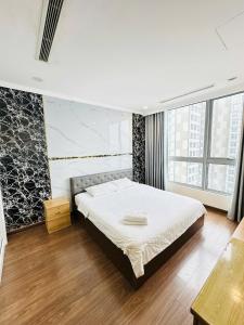 Royal Crown Vinhomes Landmark Signature Residence