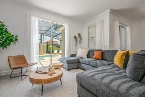 Last Minute Disney Getaway Townhouse with Private Pool. Book Now 98615