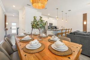 Last Minute Disney Getaway Townhouse with Private Pool. Book Now 98615