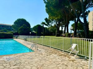 Appt jardin privé 2 pièces piscine, tennis pétanque dans résidence