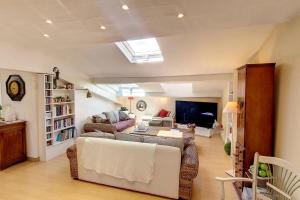 HENRI CAMILLE REAL ESTATE - ROOF - 2 bedrooms downtown w rooftop