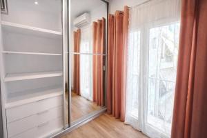 Athens Retreat - 2BD Apt Near Transport by MPS