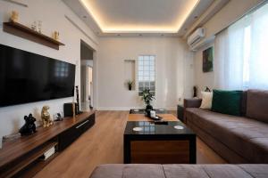 Athens Retreat - 2BD Apt Near Transport by MPS