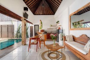 Cozy villa 2bdr in Seminyak , pool,800m beach