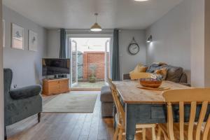 Beautiful Carrstone Cottage in peaceful village, Crabpot Cottages, Hunstanton