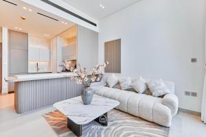 Upscale 1BR with Jacuzzi Prime Location in JVC