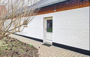 1 Bedroom Cozy Apartment In Hjørring