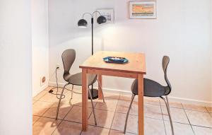 1 Bedroom Cozy Apartment In Hjørring