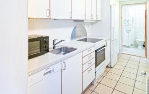 1 Bedroom Cozy Apartment In Hjørring