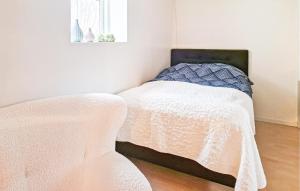 1 Bedroom Cozy Apartment In Hjørring
