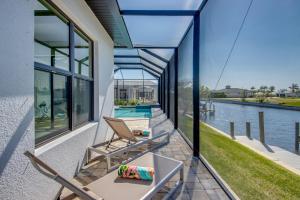 CoralVilla Serenity - brandnew, on water, spa, pool, office, BBQ, tiki hut