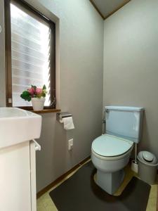 AiES Kita-Senju, 2-3rd floor, 8-minute walk from Kita-Senju Station, direct access to Tokyo Skytree, Asakusa, Akihabara, Ueno, Ginza, Roppongi, Shibuya, 6 beds, maximum occupancy 9 people, 60 square meters with Kitchen appliances