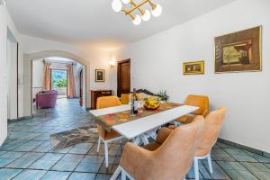 Beachfront Apartment More 2