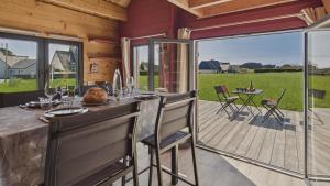 650m de la plage, joli chalet avec terrasse pour 4