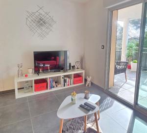 Saint-Raphaël Apartment Near Beach & Pool