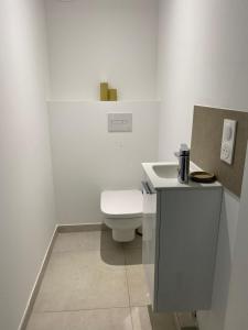 Modern apartment, pool, residence, close to port