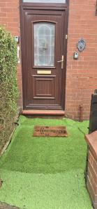 Machester Oldham Accomodation-Sleeps 6 -2BR