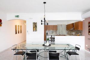 The Strand 16 - Spacious Sliema Seafront Apartment-Prime Location