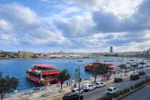 The Strand 16 - Spacious Sliema Seafront Apartment-Prime Location