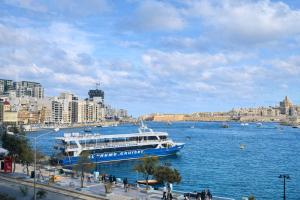 The Strand 16 - Spacious Sliema Seafront Apartment-Prime Location