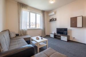 Lovely Brand New 2 BDRM apt.