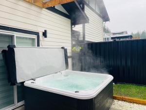 4BR Side Coach House Hot Tub, Fire Pit & Outdoor Theatre