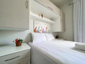 Condomínio com Piscina, Área Gourmet e Garagem a 800m da Praia de Taperapuã