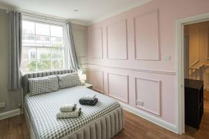 Exclusive 4BR House in Heart of Victoria Station