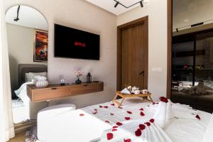 New Luxury 2BR 5 min to Beach Parking & Fibre