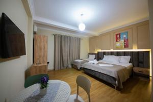 Erik Rooms Tirana