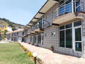 TULIPS VILLAGE RESORTS - A Valley View Abode
