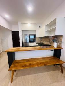 Serene white studio - 2nd floor