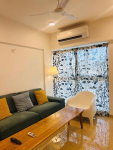 Serene white studio - 2nd floor