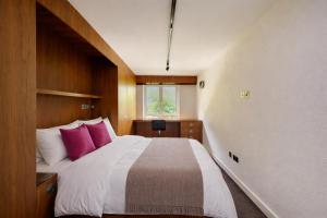 Deluxe 2-Bed Apartment with 24 Hour Security & Private Terrace