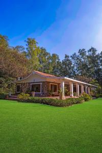 ELIVAAS The Aravalli Reserve The Bliss Pet-Friendly Villa with Pool, Gazebo, Lawn and Jacuzzi