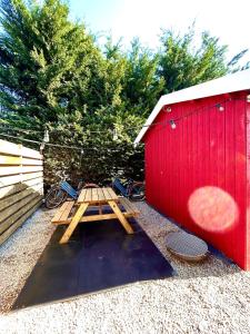 New Charming Scandinavian eco house with garden and jacuzzi