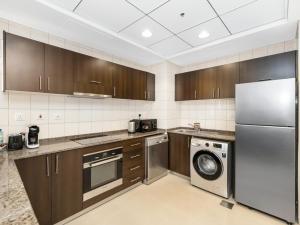 Waterfront Escape with Pool & Jacuzzi Access