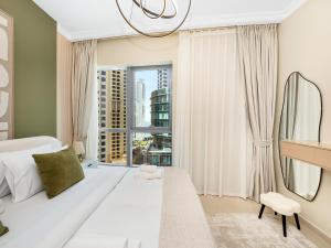 Waterfront Escape with Pool & Jacuzzi Access